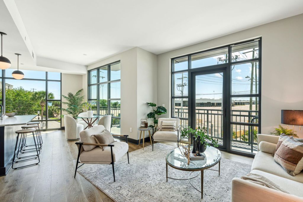 5 Gadsdenboro Street 204, Charleston, SC 29401