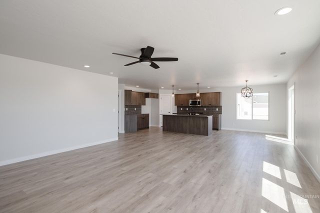 8178 E Cool River Lp, Nampa, ID 83687