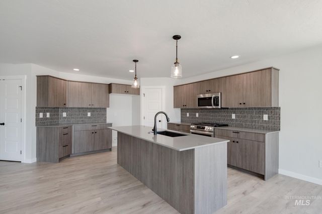 8178 E Cool River Lp, Nampa, ID 83687