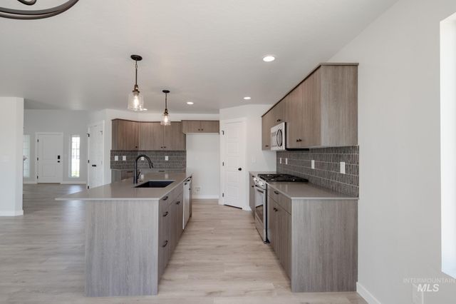 8178 E Cool River Lp, Nampa, ID 83687