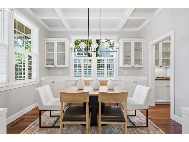 144 LEONARD St, Lake Oswego, OR 97034