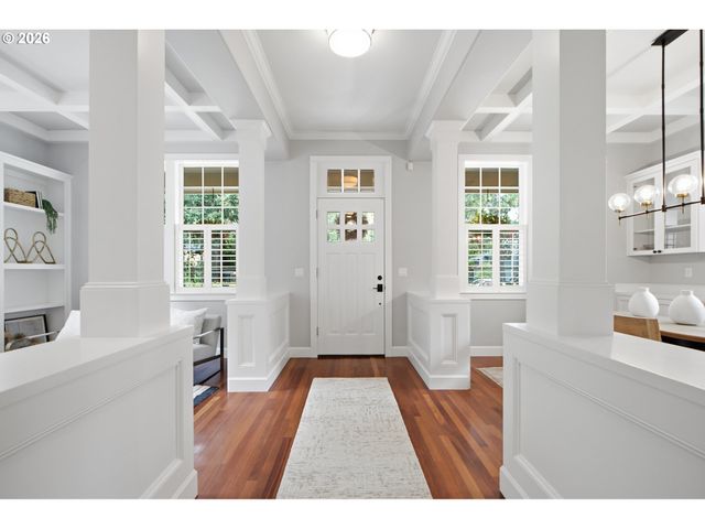 144 LEONARD St, Lake Oswego, OR 97034