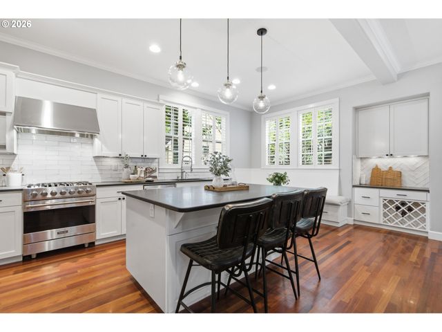 144 LEONARD St, Lake Oswego, OR 97034