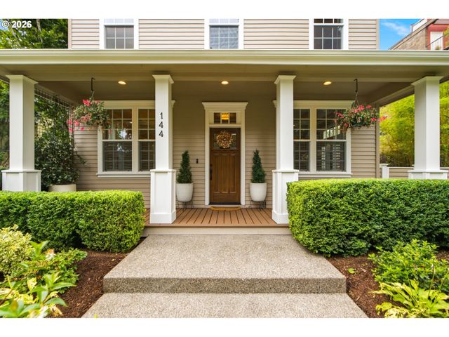 144 LEONARD St, Lake Oswego, OR 97034