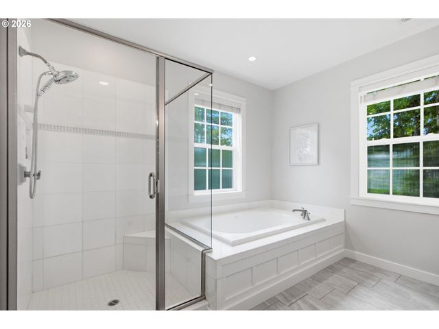 144 LEONARD St, Lake Oswego, OR 97034