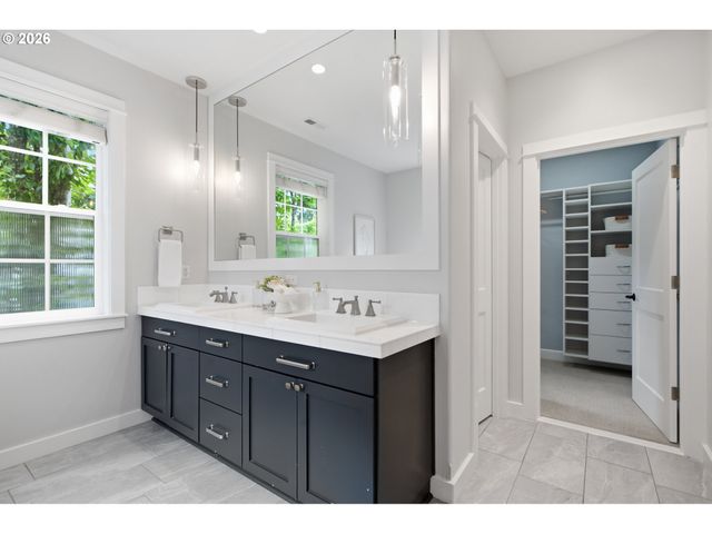 144 LEONARD St, Lake Oswego, OR 97034