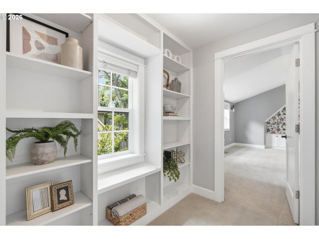 144 LEONARD St, Lake Oswego, OR 97034