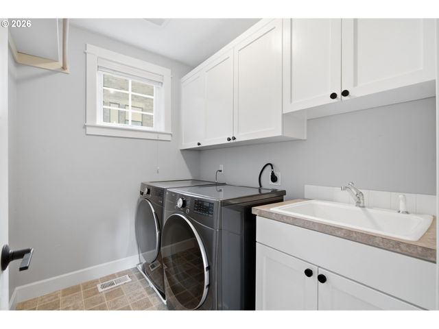 144 LEONARD St, Lake Oswego, OR 97034