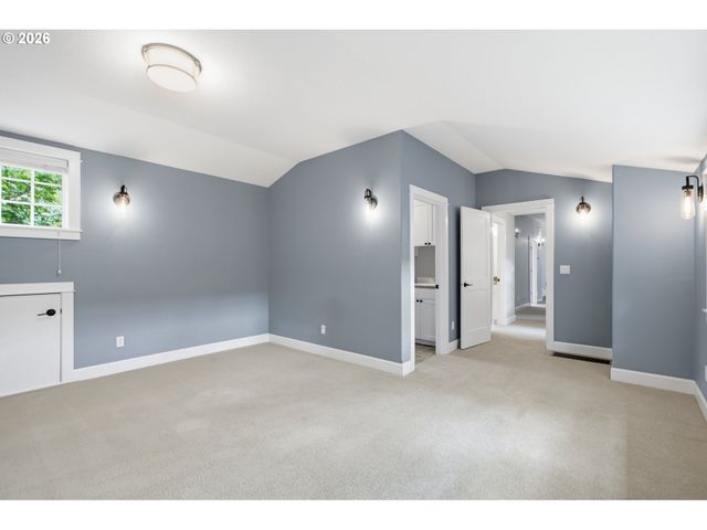144 LEONARD St, Lake Oswego, OR 97034
