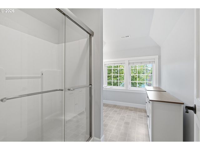 144 LEONARD St, Lake Oswego, OR 97034