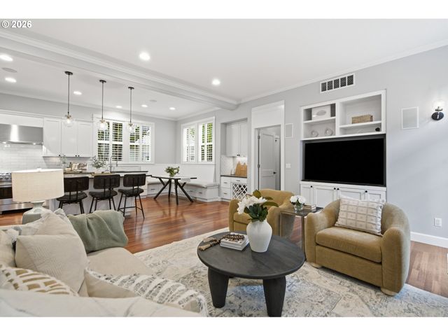 144 LEONARD St, Lake Oswego, OR 97034