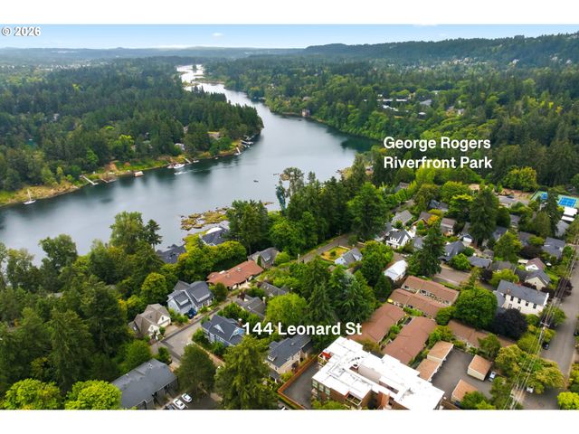144 LEONARD St, Lake Oswego, OR 97034
