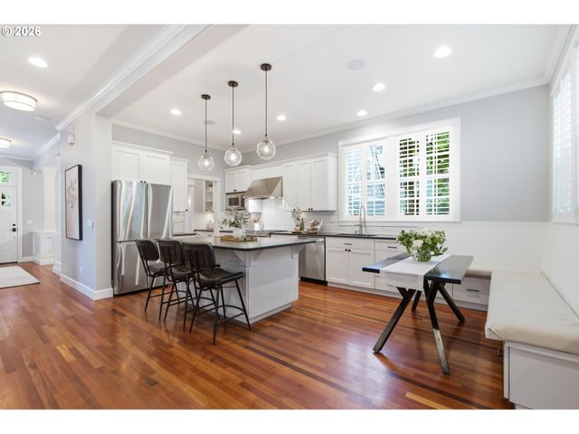 144 LEONARD St, Lake Oswego, OR 97034