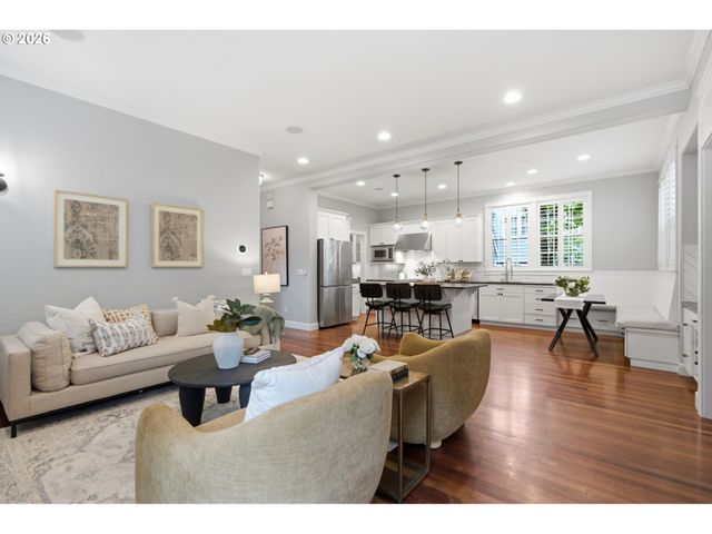 144 LEONARD St, Lake Oswego, OR 97034