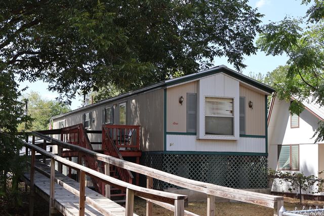 341 Meadow Lake, Seguin, TX 78155