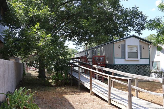341 Meadow Lake, Seguin, TX 78155