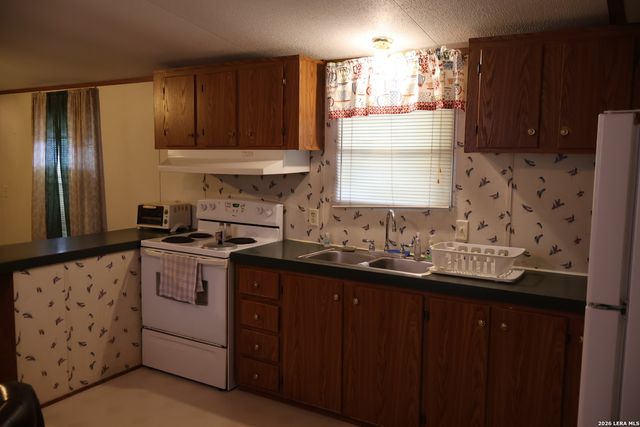 341 Meadow Lake, Seguin, TX 78155