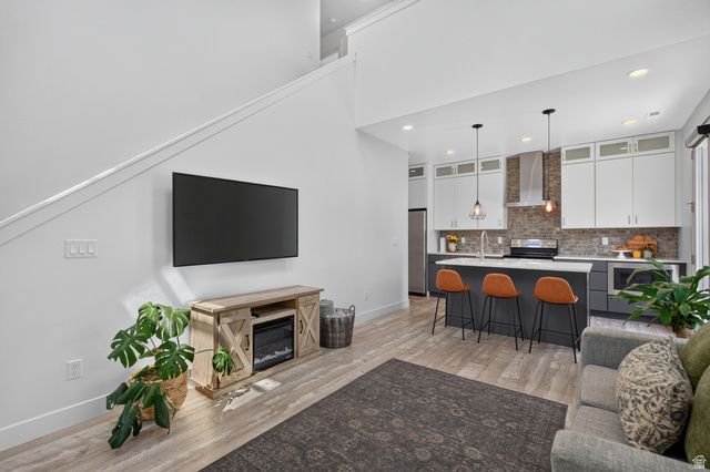 10621 S LAMOND DR, South Jordan, UT 84009