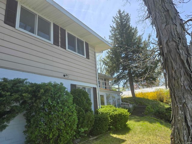 1895 W 570 N, Howe, IN 46746