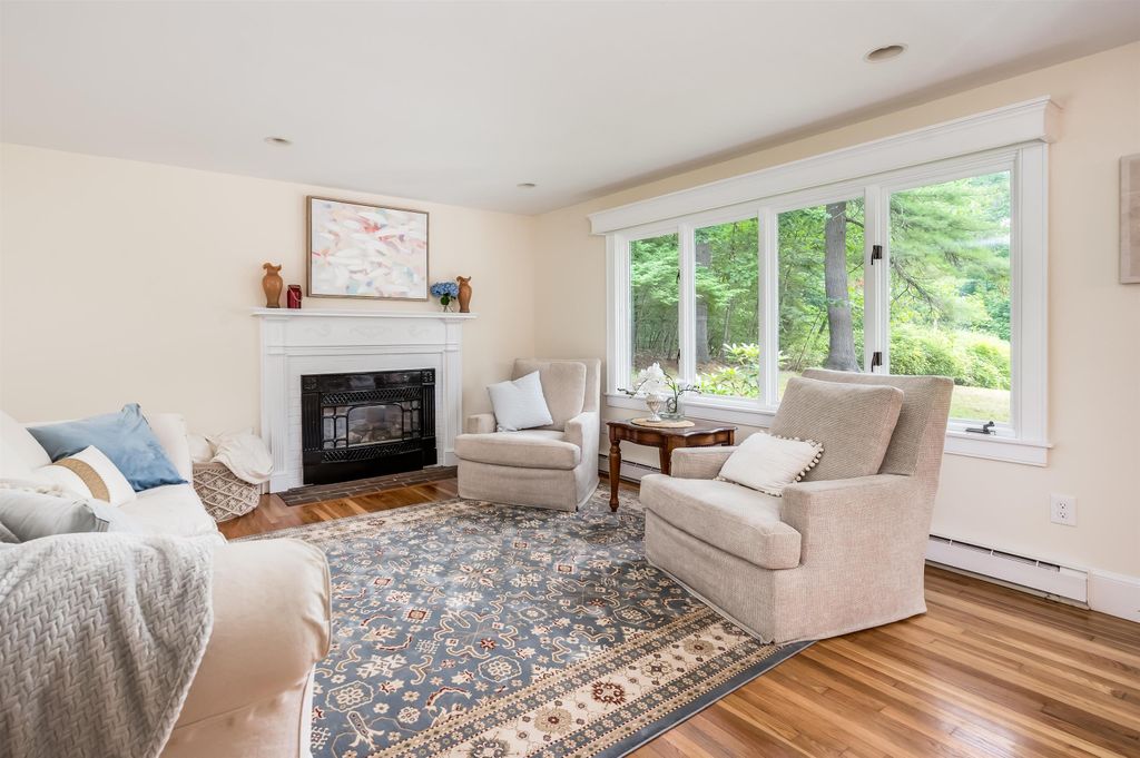 8 Woodridge Road, Durham, NH 03824