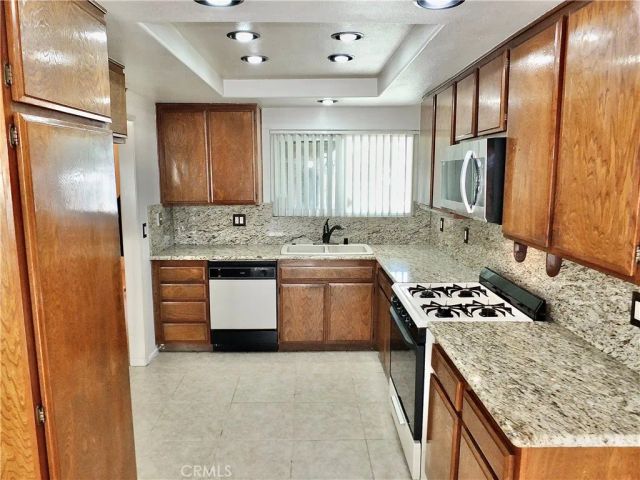 8485 Kington Way 11, Cypress, CA 90630