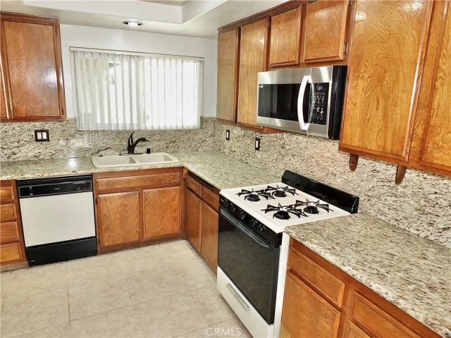 8485 Kington Way 11, Cypress, CA 90630