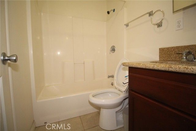 7914 Seville Avenue B, Huntington Park, CA 90255