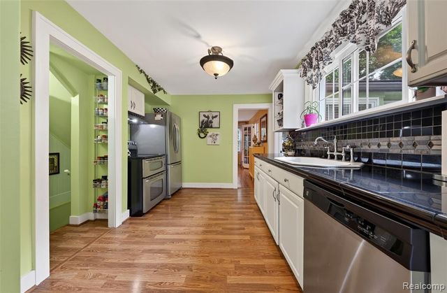 3841 Covert Road, Waterford, MI 48328