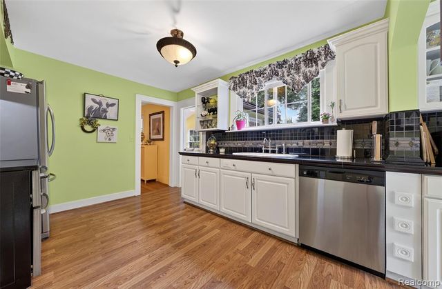 3841 Covert Road, Waterford, MI 48328