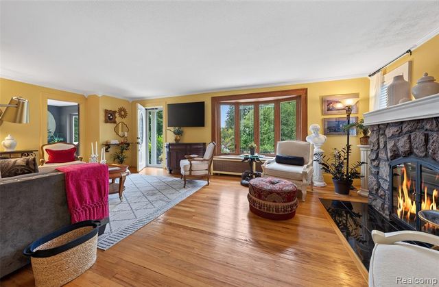 3841 Covert Road, Waterford, MI 48328