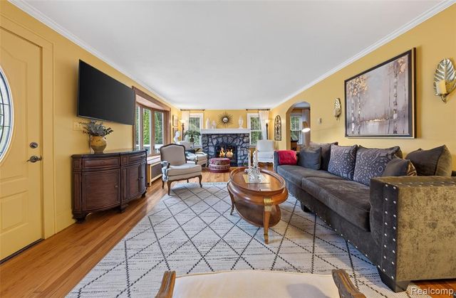 3841 Covert Road, Waterford, MI 48328