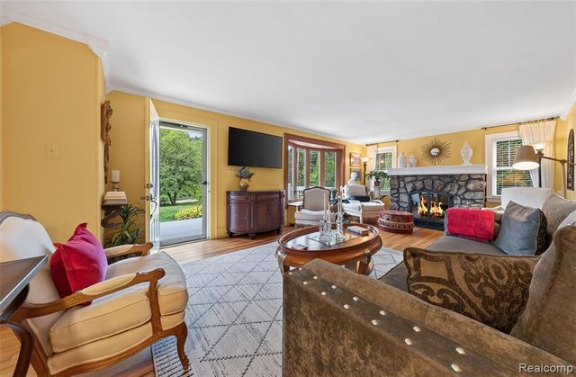 3841 Covert Road, Waterford, MI 48328