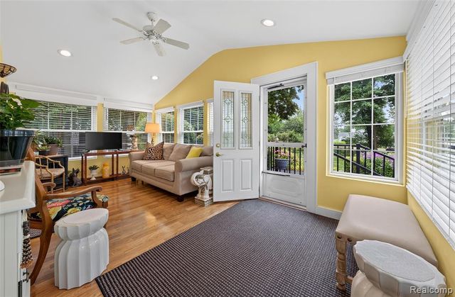 3841 Covert Road, Waterford, MI 48328