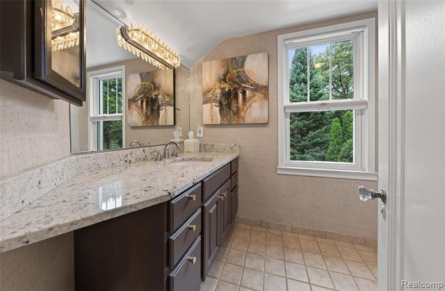 3841 Covert Road, Waterford, MI 48328