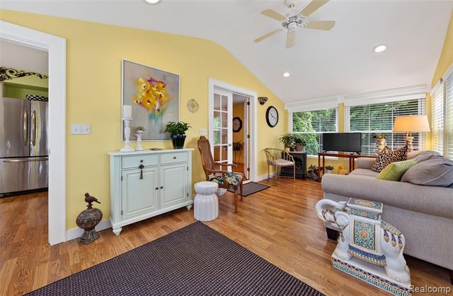 3841 Covert Road, Waterford, MI 48328