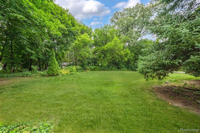 3841 Covert Road, Waterford, MI 48328