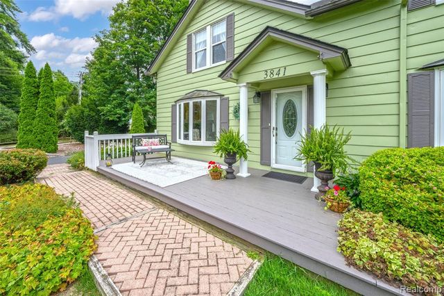 3841 Covert Road, Waterford, MI 48328