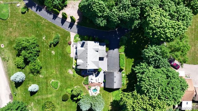3841 Covert Road, Waterford, MI 48328