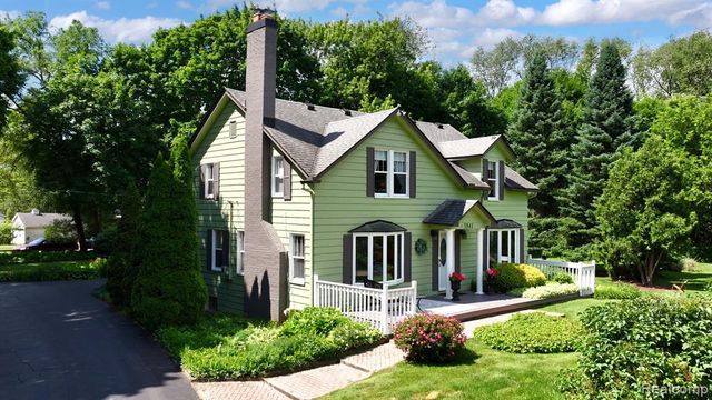3841 Covert Road, Waterford, MI 48328