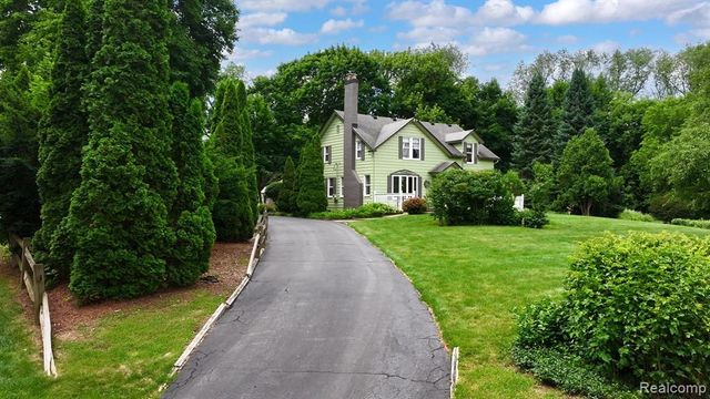 3841 Covert Road, Waterford, MI 48328