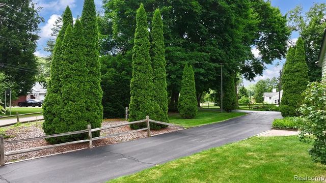 3841 Covert Road, Waterford, MI 48328