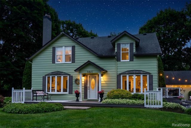3841 Covert Road, Waterford, MI 48328