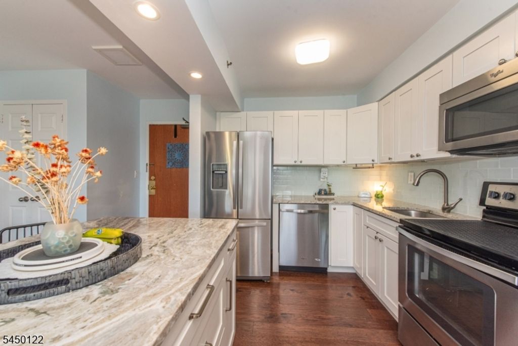 300 Main St 707, Little Falls Twp., NJ 07424 — photo 2