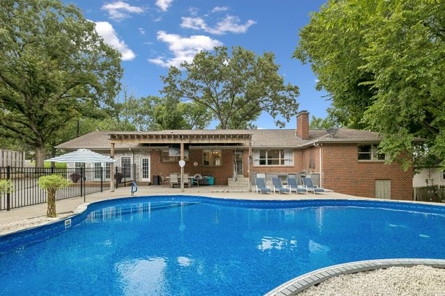 708 Westwood Dr, Lebanon, TN 37087