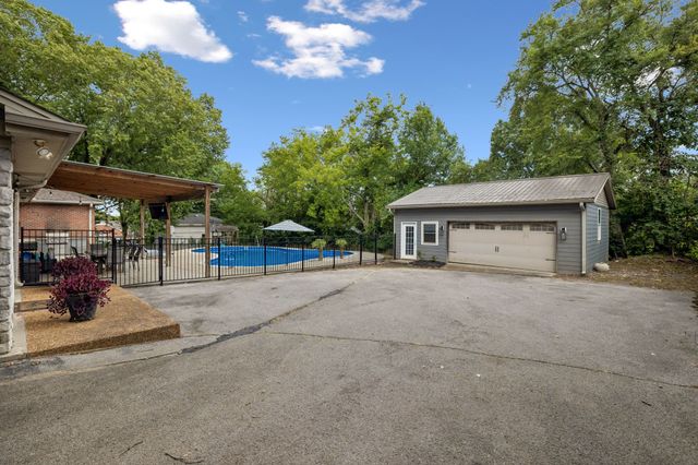 708 Westwood Dr, Lebanon, TN 37087