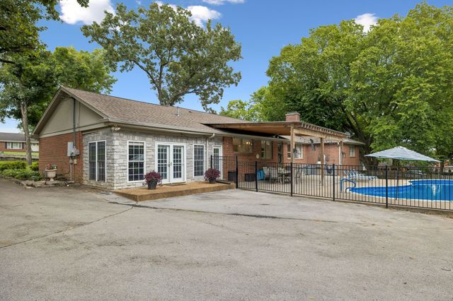 708 Westwood Dr, Lebanon, TN 37087
