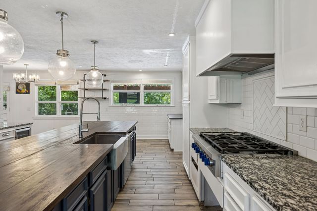 708 Westwood Dr, Lebanon, TN 37087