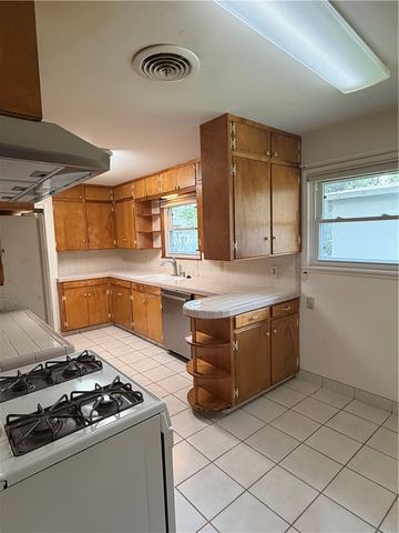 525 Grant Pl, Corpus Christi, TX 78411
