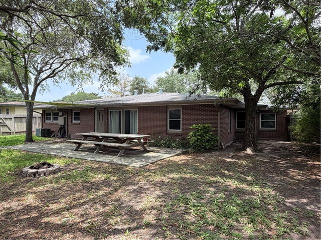 525 Grant Pl, Corpus Christi, TX 78411