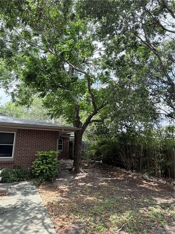 525 Grant Pl, Corpus Christi, TX 78411
